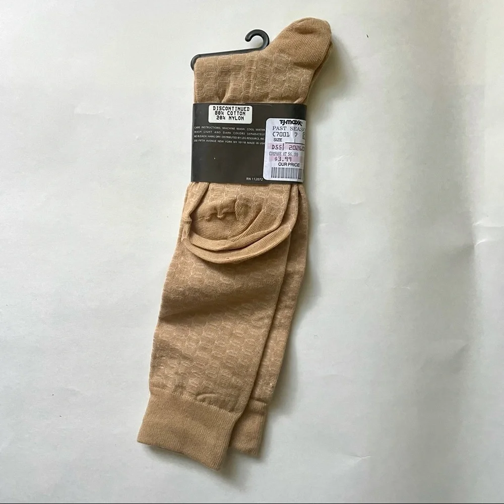 🎯3/$10 NWT Anne Klein Tan Knee High Trouser Socks Tan